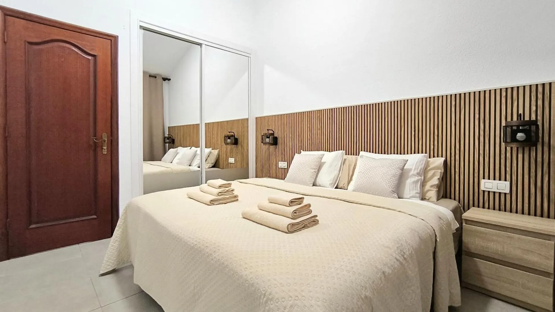 Pearl Los Cristianos - Pool, Fibre Net, Tv Channels, Calm Atmosphere 0*, Los Cristianos (Tenerife) Spain
