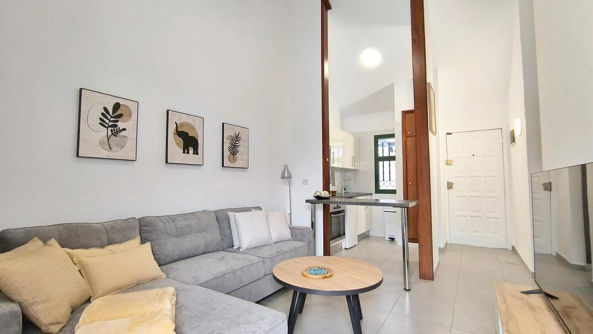 Pearl Los Cristianos - Pool, Fibre Net, Tv Channels, Calm Atmosphere 0*, Los Cristianos (Tenerife)